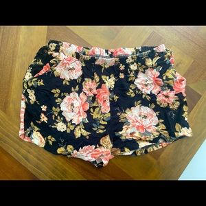 Lightweight Floral Shorts with pockets!